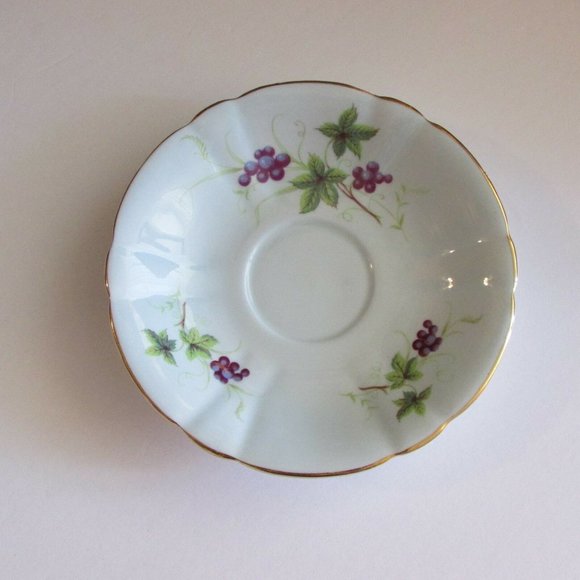 Windsor Bone China Saucer Pale Blue Grape & Leaf Pattern Vintage England - Picture 3 of 4